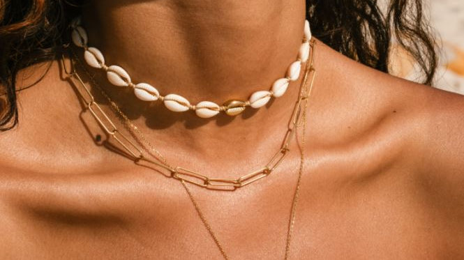 Bijoux surf : notre sélection tendance été 2022